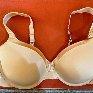 New Vanity Fair underwire slightly padded bra size 38D